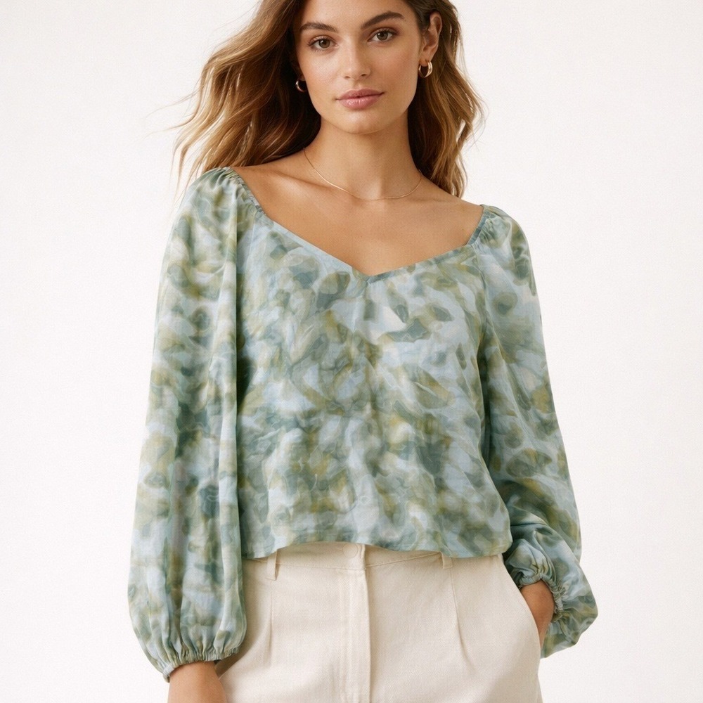 Les Serein Long Sleeve Blouse Light Blue Abstract Smocked Back Size XL‎ NWT